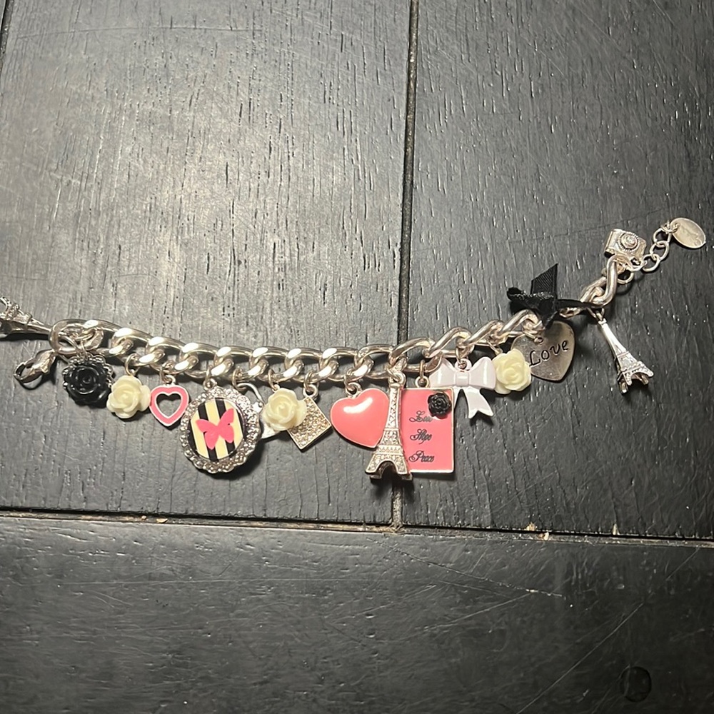 Charm bracelet Paris theme
